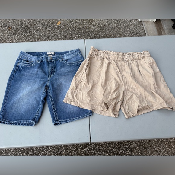 Women’s shorts bundle - Picture 1 of 8